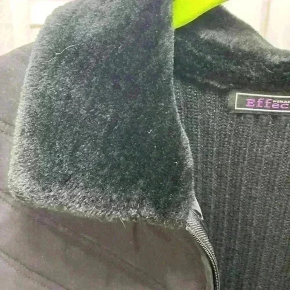 Black vest with Faux Fur Collar 1X stretchy Item# 4H - Picture 3 of 7